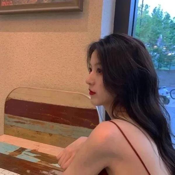 毛衣女郎